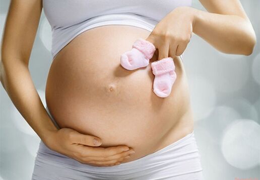 임산부가 아기에게 유두종을 전달합니다. 